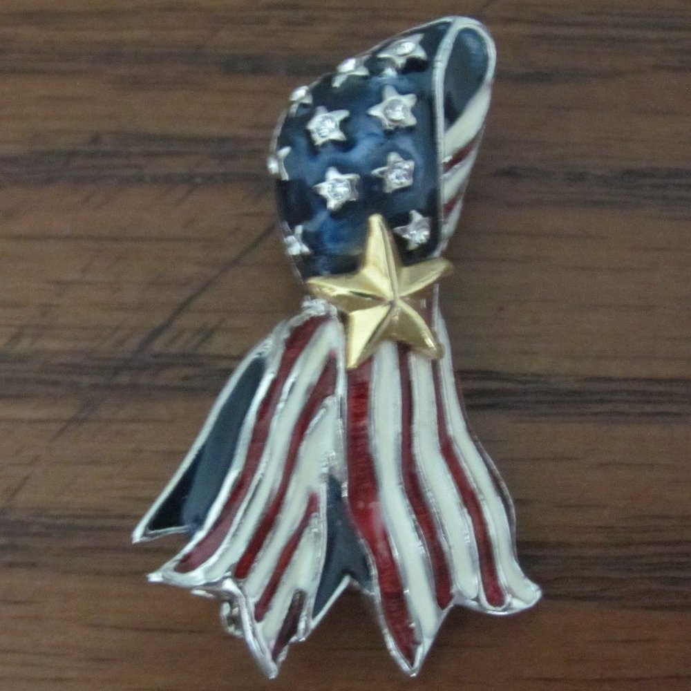 Patriotic Pin - "In Memory of our Heroes 9-11-2001"